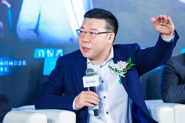 全國工商聯(lián)家具裝飾業(yè)商會副會長、月星家居新零售連鎖集團(tuán)總裁許驚鴻